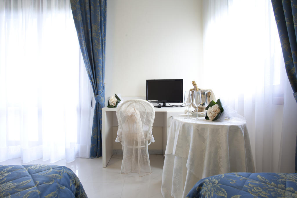 Hotel Grappolo D'Oro Pietrasanta Zimmer foto